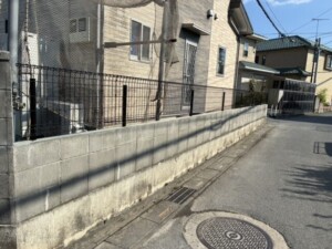 埼玉県深谷市　フェンス外構工事　施工中