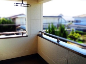 ベランダ　雨漏り　補修