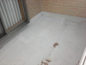 ベランダ　雨漏り　補修